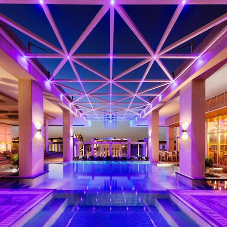 Millennium Place דוחה מראה חיצוני תמונה The hotel's lobby