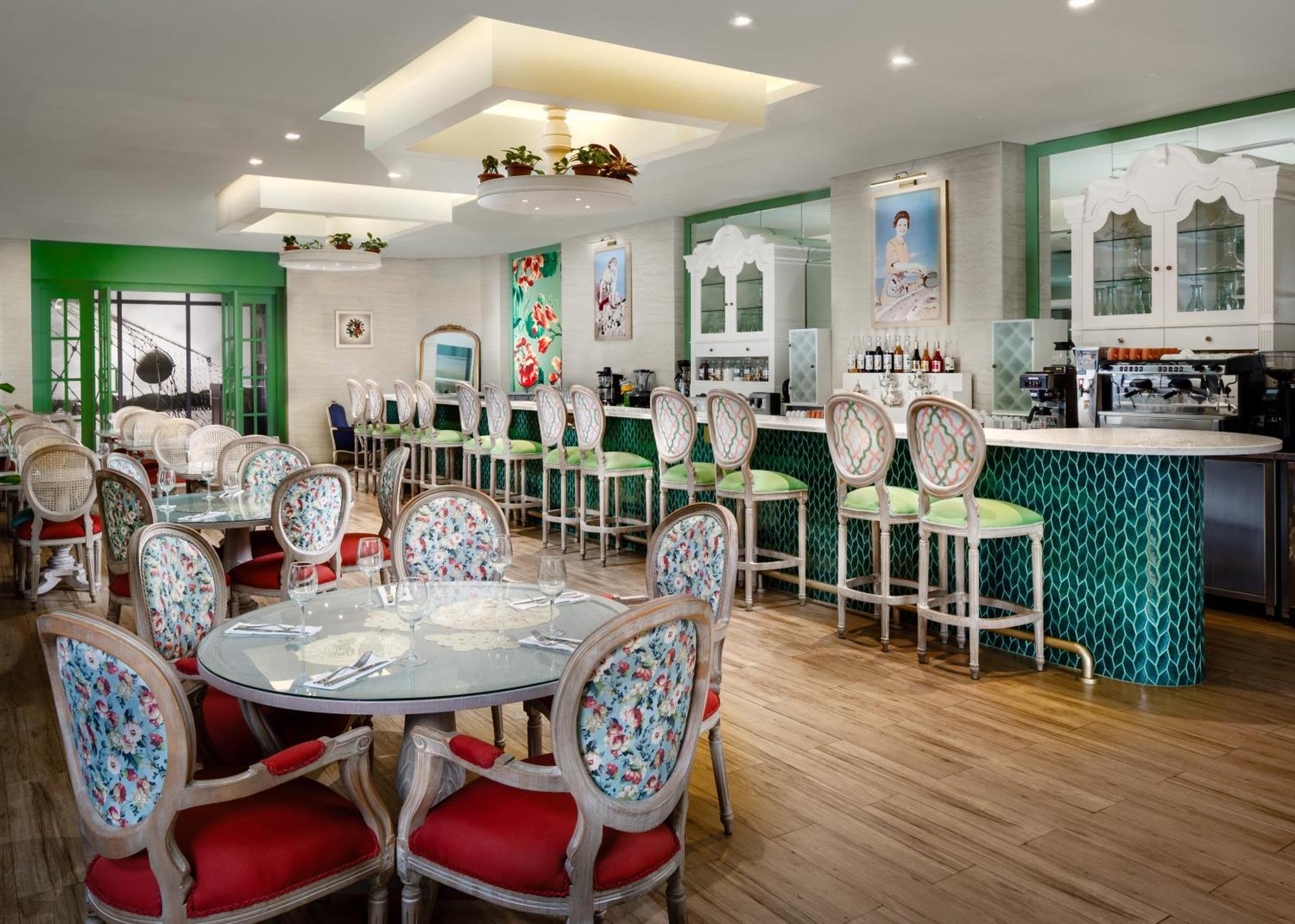 Millennium Place דוחה מראה חיצוני תמונה The interior of the restaurant
