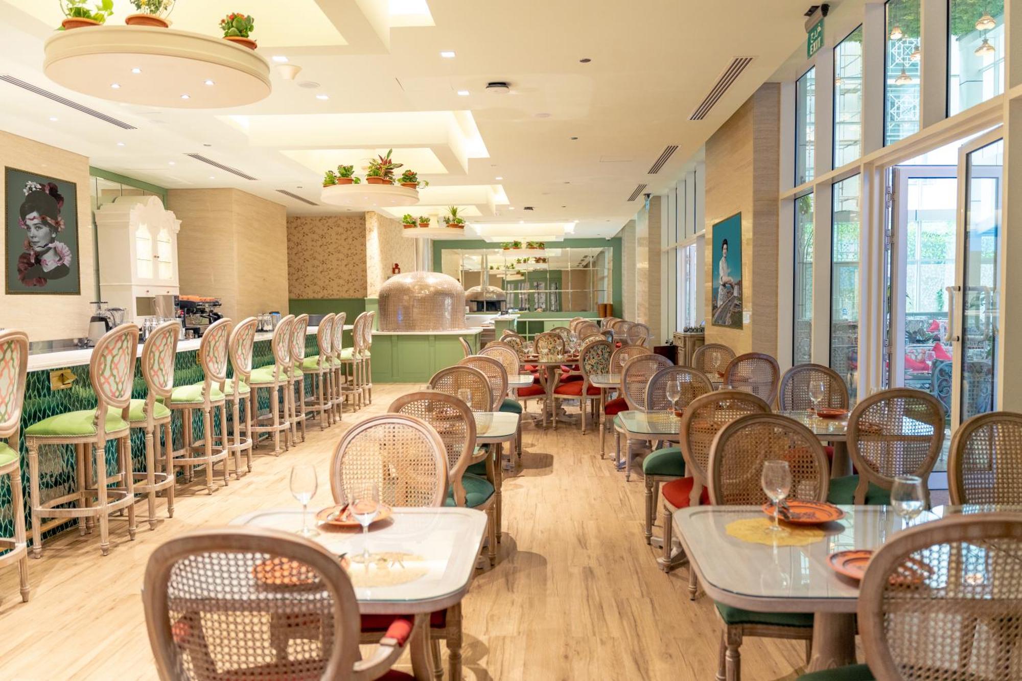 Millennium Place דוחה מראה חיצוני תמונה The interior of the restaurant