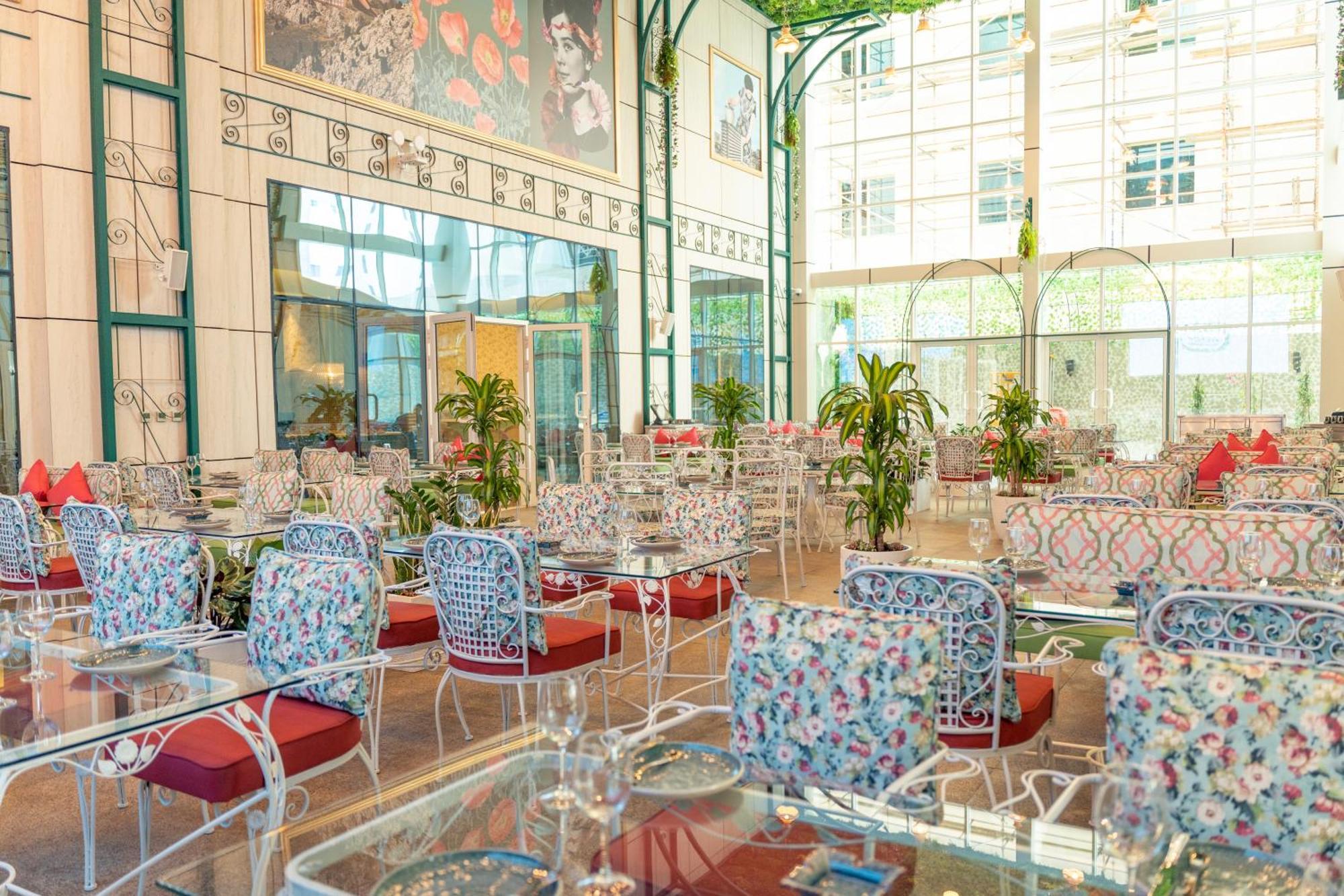 Millennium Place דוחה מראה חיצוני תמונה The interior of the restaurant