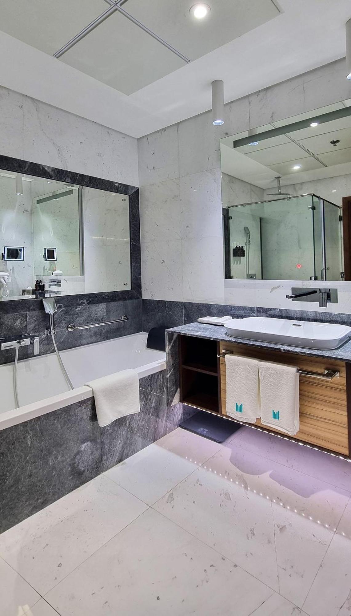 Millennium Place דוחה מראה חיצוני תמונה Bathroom