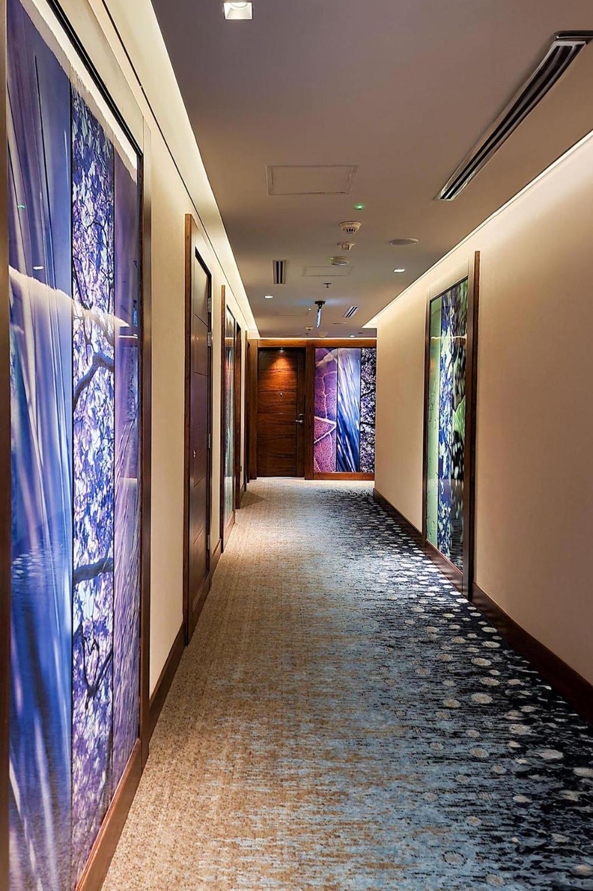 Millennium Place דוחה מראה חיצוני תמונה A corridor at the hotel